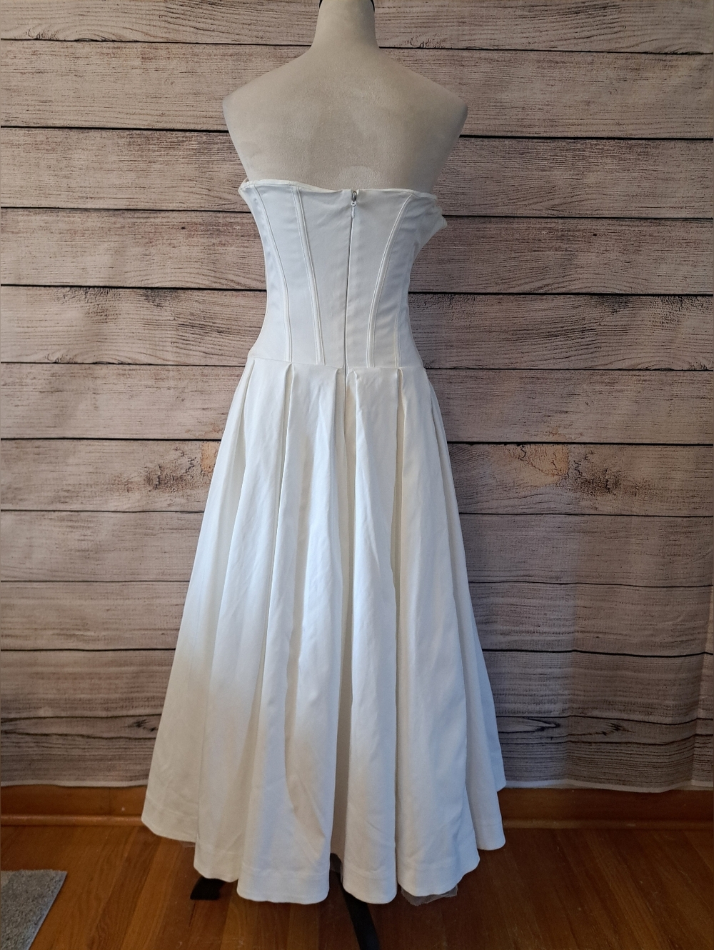 Lady Strapless Midi Dress
HOUSE OF CB. - Picture 7 of 13